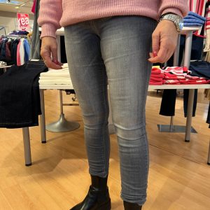 B-young-Jeans Lola