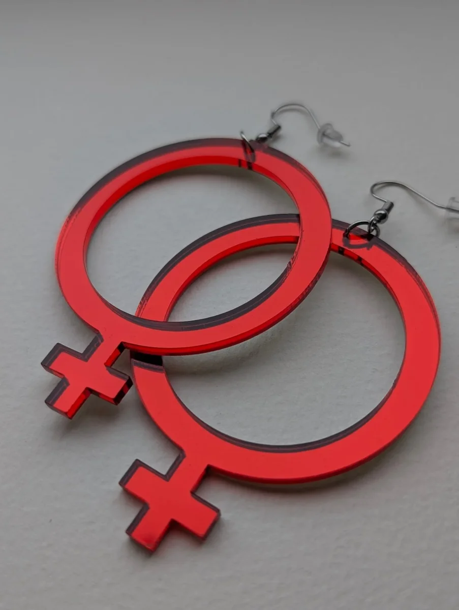 Örhängen Feminist röd spegelakryl | Rino - Bild 2