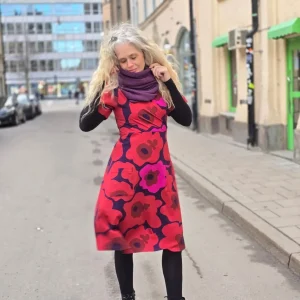 Trikåklänning Feminist | Rino